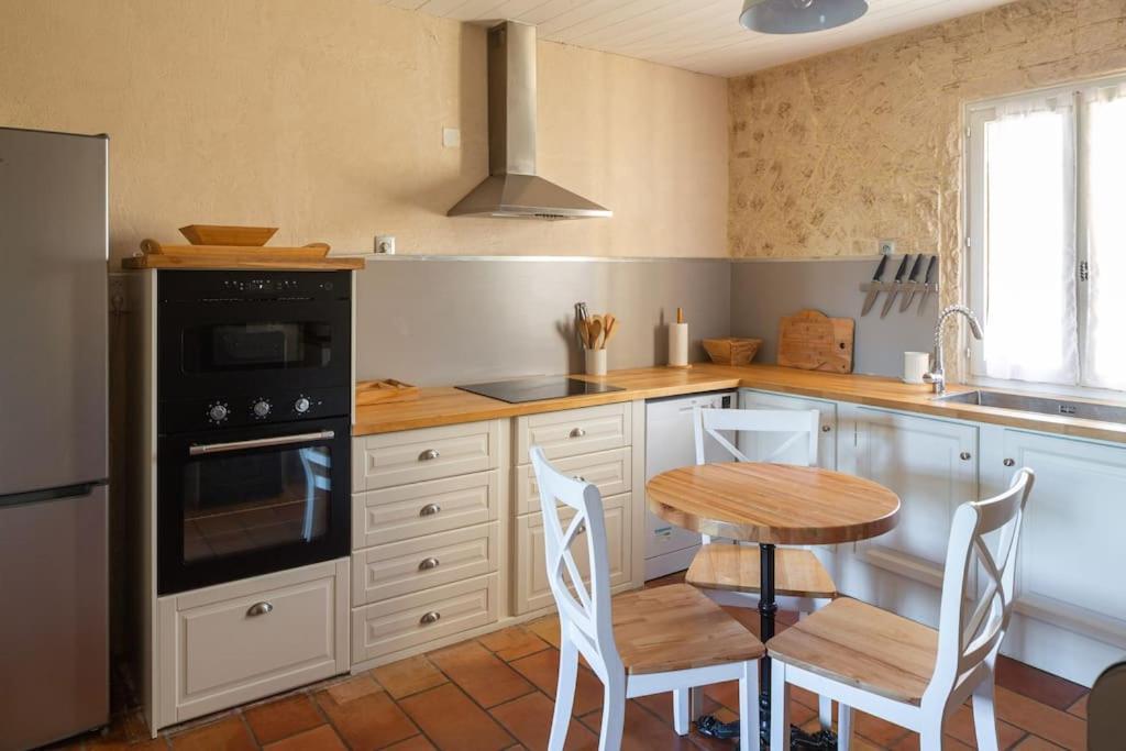 Mas Provencal De 120M2 En Camargue, Avec Piscine Et Parking Inclus, Ideal Pour Des Vacances 아흘르 외부 사진