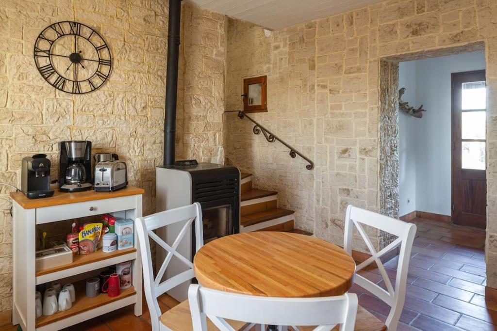Mas Provencal De 120M2 En Camargue, Avec Piscine Et Parking Inclus, Ideal Pour Des Vacances 아흘르 외부 사진